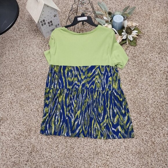 3549 XL Upcycled Tunic in Green and Blue. Pit to pit 23" length 29" sleeve 7.5". - Picture 3 of 3